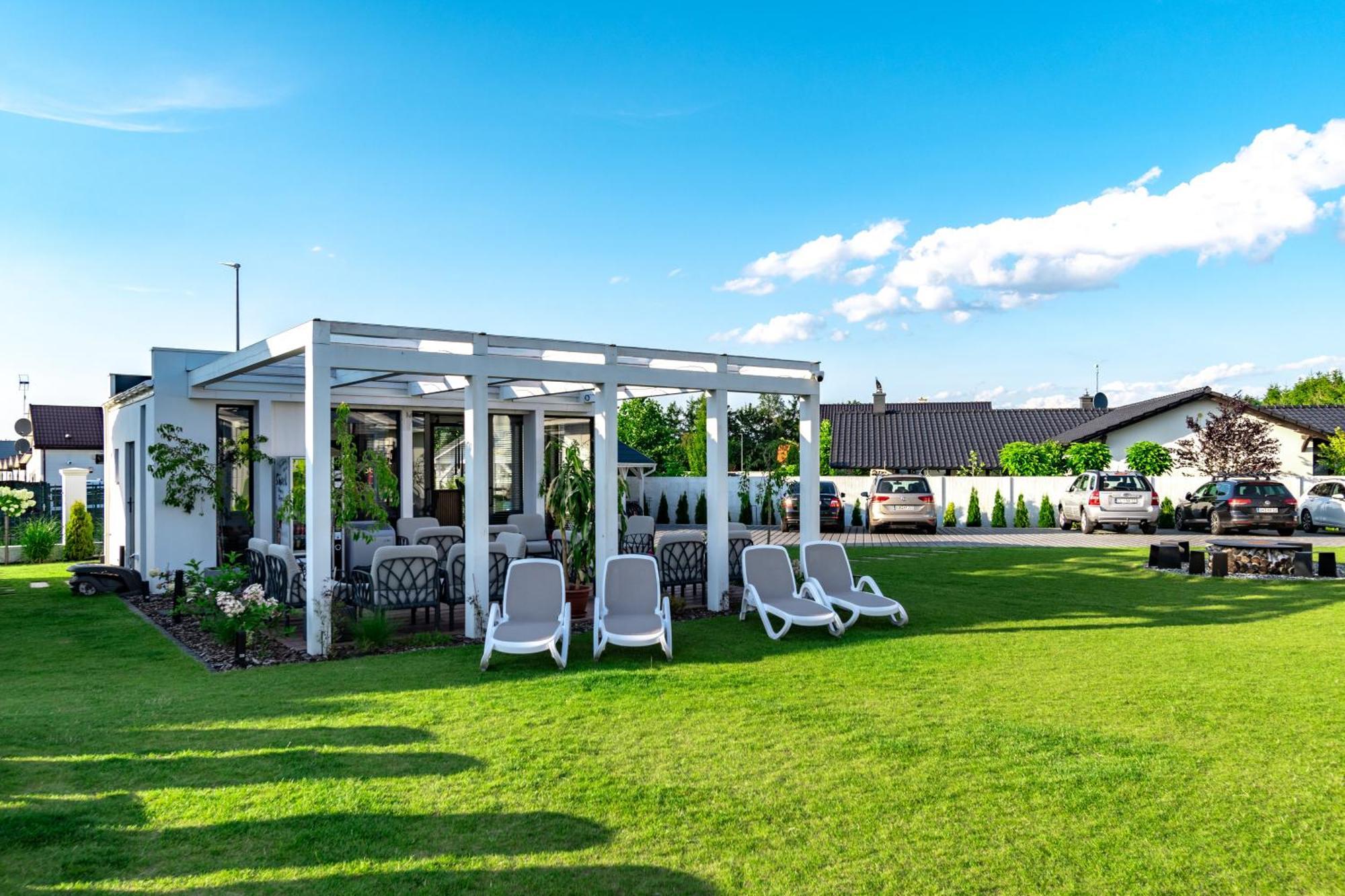 Family Resort Ustka - Domki Dwupoziomowe Z Basenem Bagian luar foto