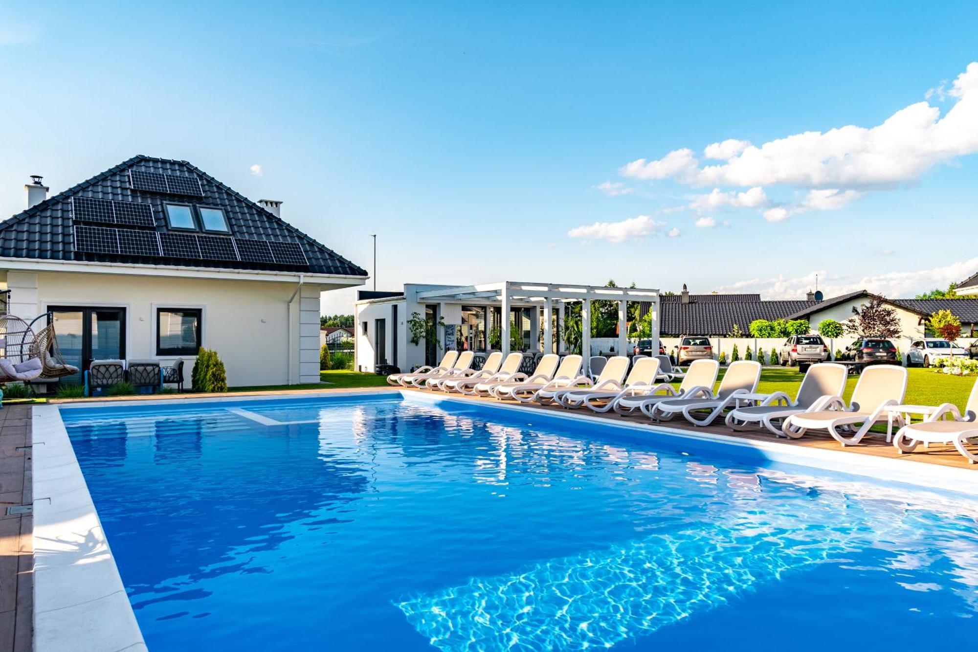 Family Resort Ustka - Domki Dwupoziomowe Z Basenem Bagian luar foto